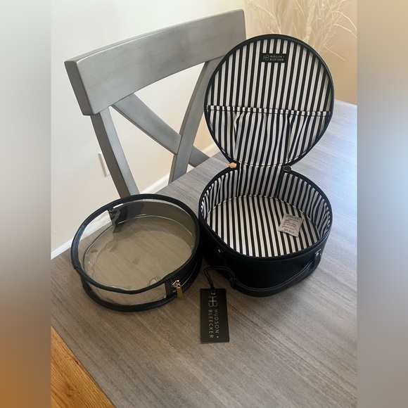 Black Travel Case - Picture 2 of 12